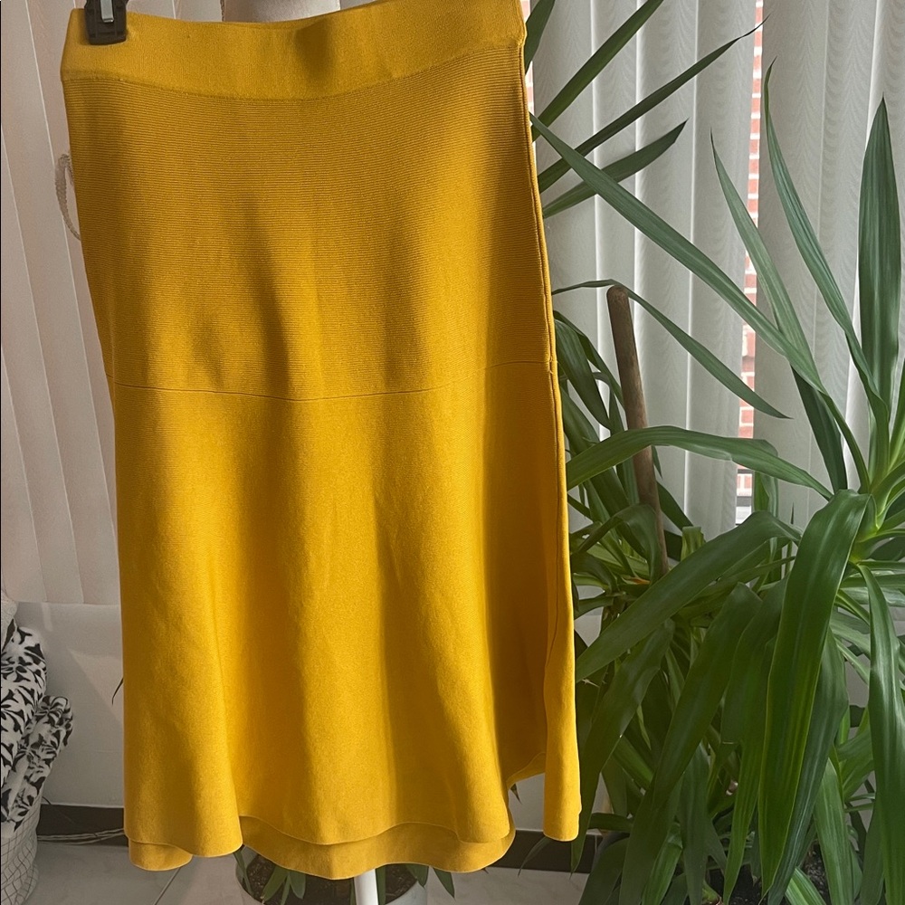 Junee , Elegant Mustard Yellow Skirt size S